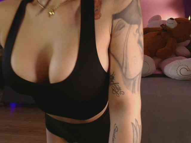AnyaKim1 webcam