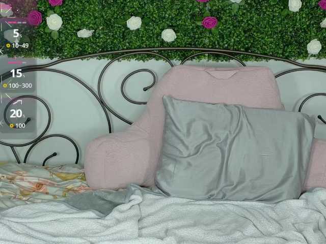 Siennaluxx's BongaCams show and profile