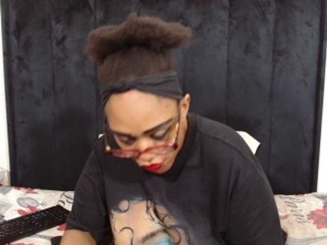 SultryDiva live cam preview