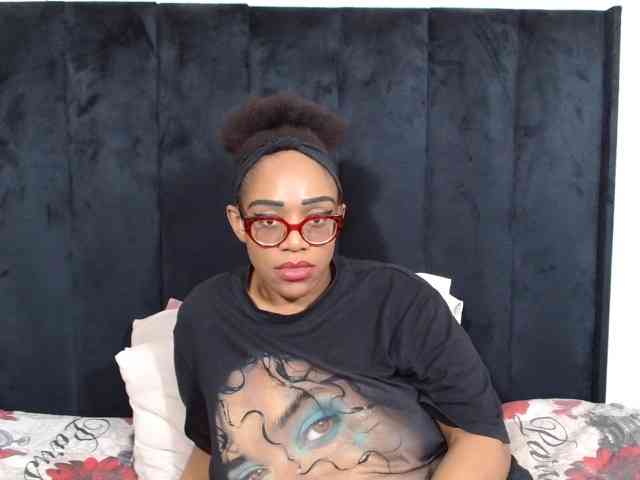SultryDiva webcam