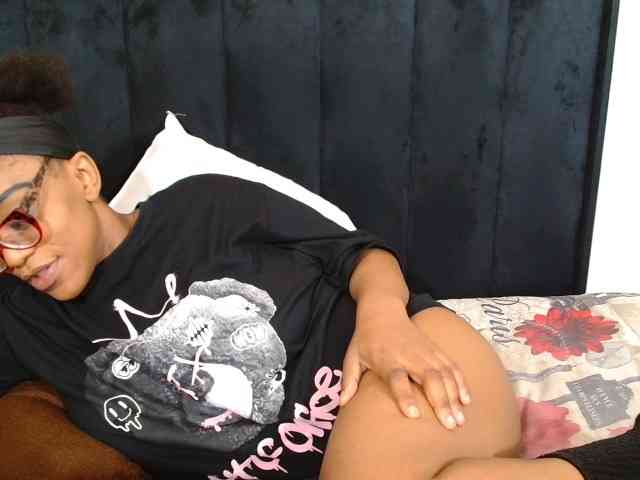 SultryDiva webcam