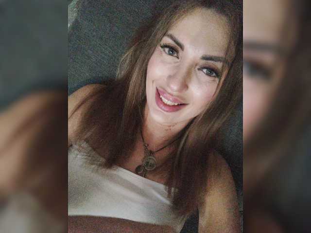 SexyKitty75-1, en directo ahora en BongaCams