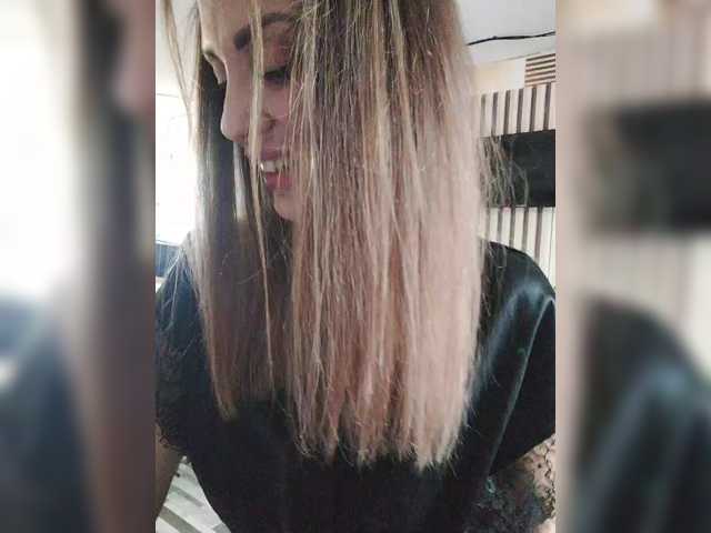 SexyKitty75-1 live cam on BongaCams