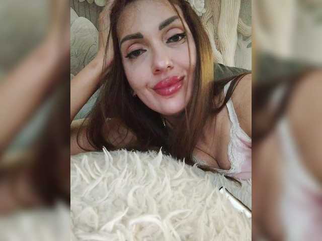 SexyKitty75-1 live cam on BongaCams