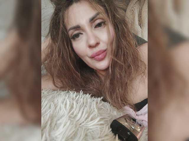 SexyKitty75-1 live cam on BongaCams