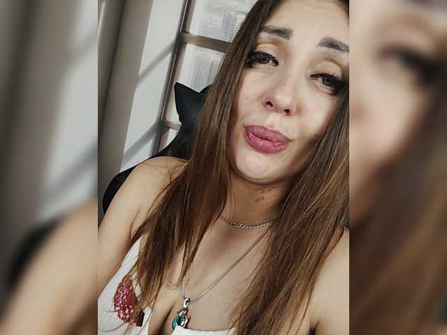 SexyKitty75-1 live cam on BongaCams