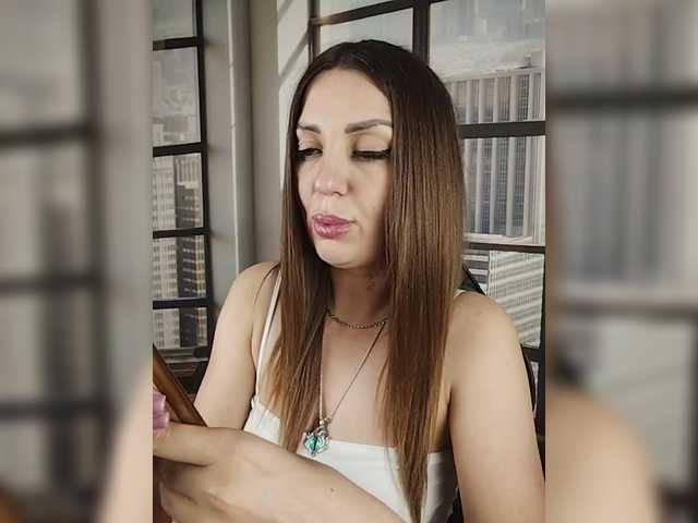 le modèle SexyKitty75-1 est en webcam porno dans un show sur le site bongacams, il possède les tags suivants: White/Caucasian,Brunette,Shaved