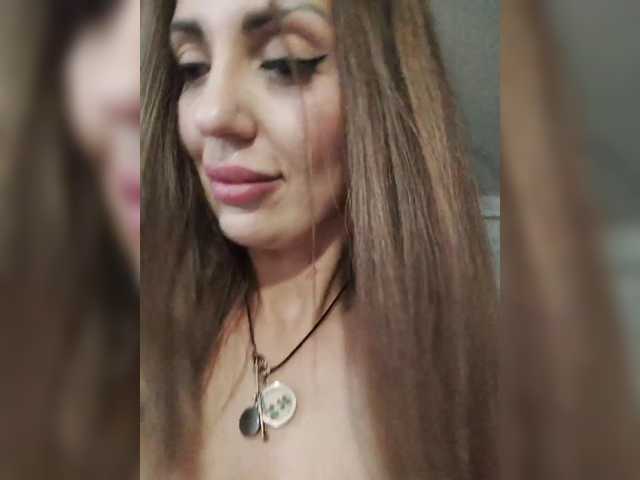 SexyKitty75-1, en directo ahora en BongaCams