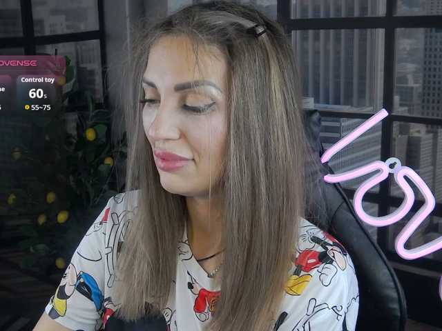 SexyKitty75-1, en directo ahora en BongaCams