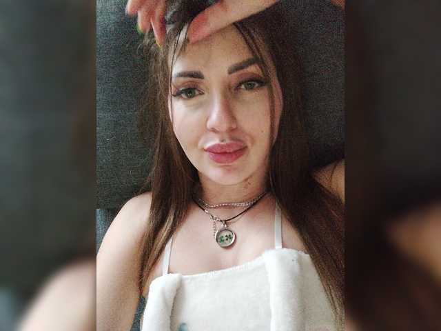 SexyKitty75-1 live cam on BongaCams