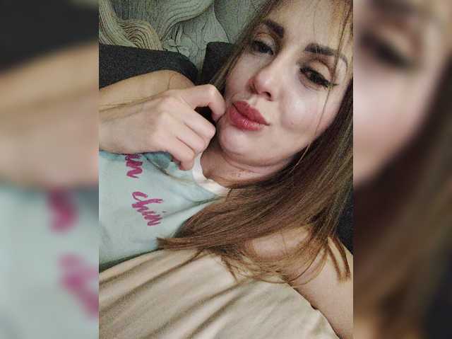 SexyKitty75-1 live cam on BongaCams