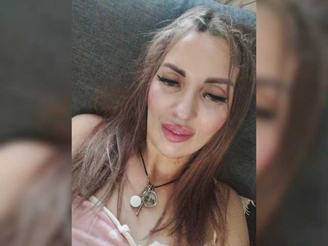 SexyKitty75-1, en directo ahora en BongaCams