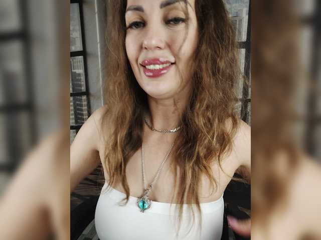 SexyKitty75-1 live cam on BongaCams