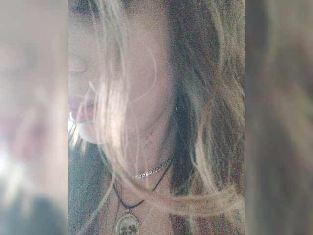 SexyKitty75-1 live cam on BongaCams