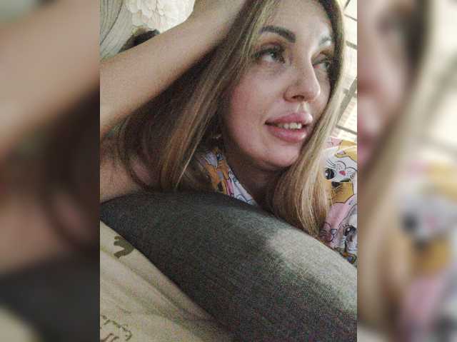 SexyKitty75-1 live cam on BongaCams