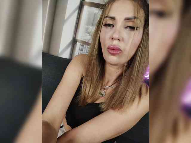 SexyKitty75-1 webcam