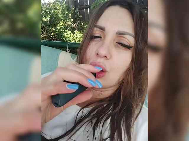 SexyKitty75-1 webcam