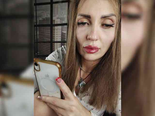 SexyKitty75-1 webcam