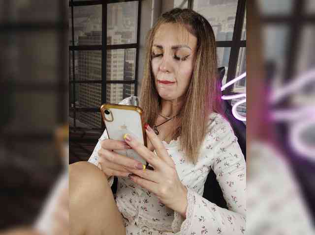 SexyKitty75-1 webcam