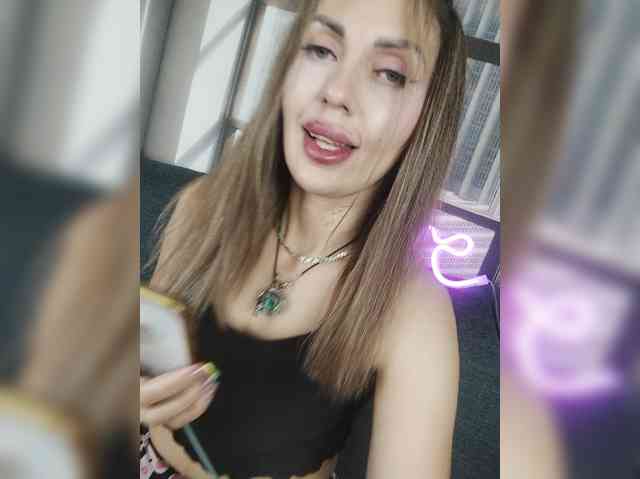 SexyKitty75-1 webcam