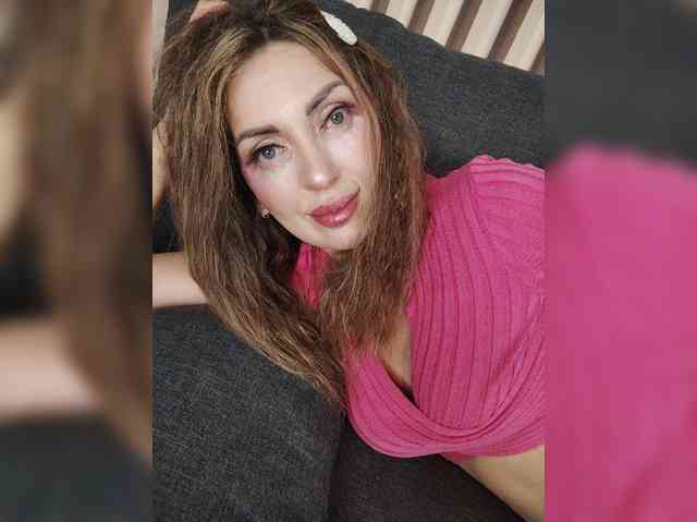 sexykitty75-1's live room