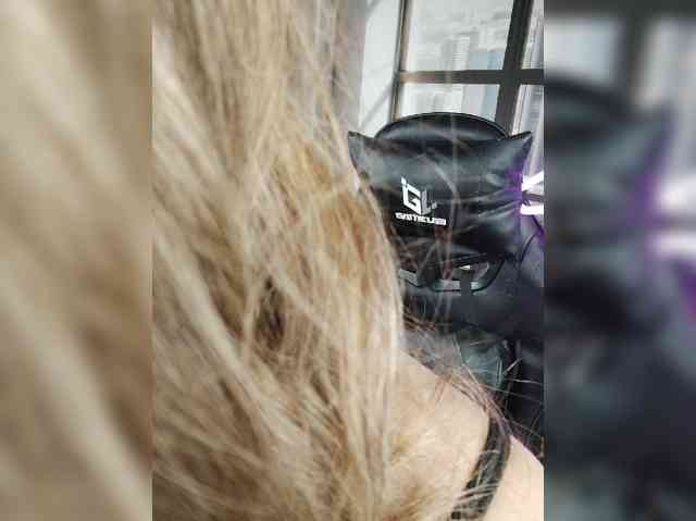 sexykitty75-1's live room