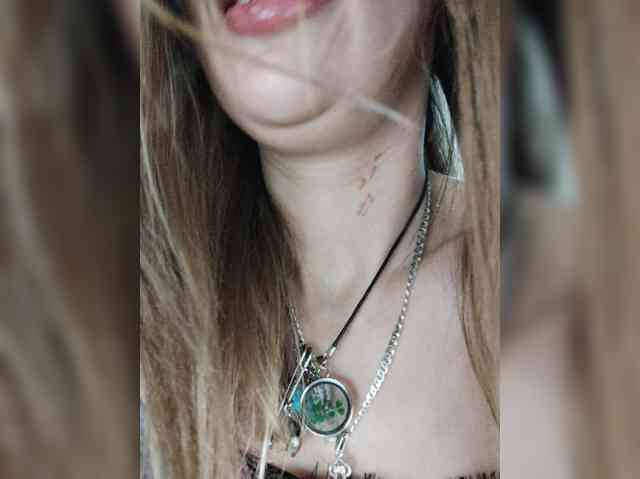SexyKitty75-1 webcam