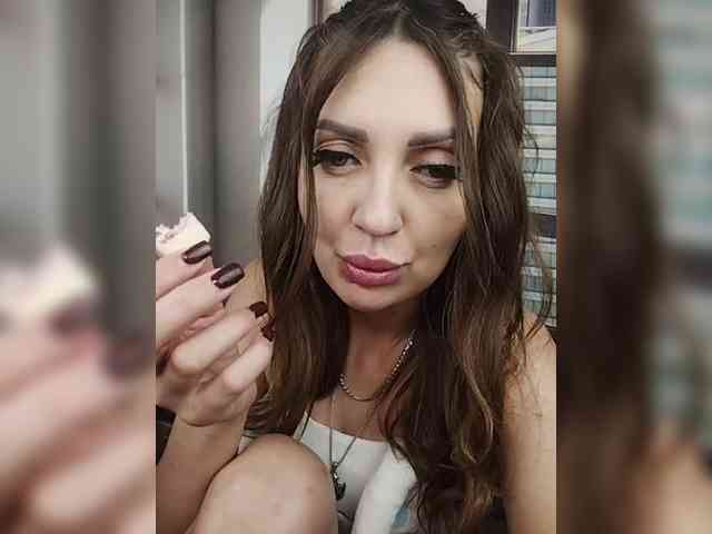 SexyKitty75-1 webcam