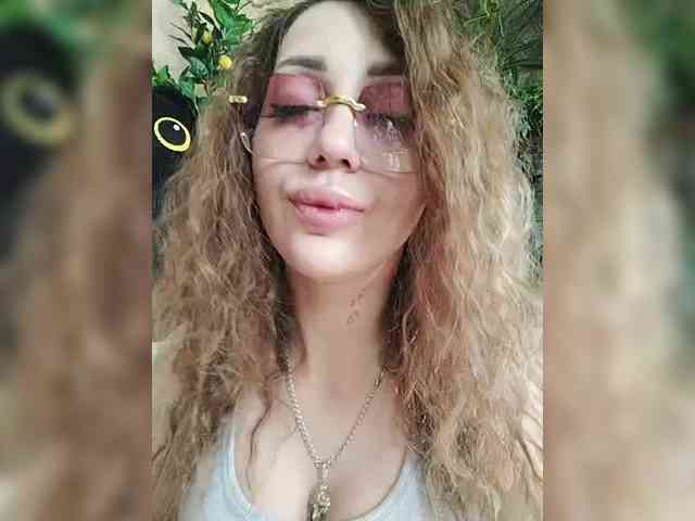 SexyKitty75-1 webcam