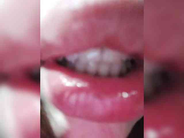 SexyKitty75-1 webcam