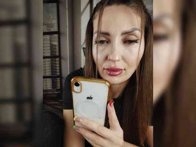 SexyKitty75-1 webcam