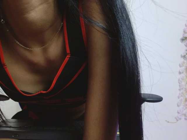 jules-Lombana live cam on BongaCams