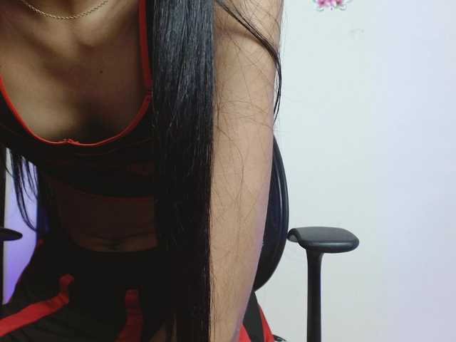 jules-Lombana live cam on BongaCams