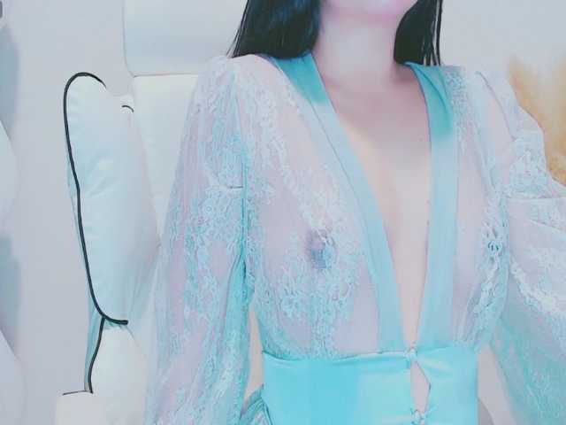 aiLeXia live cam preview