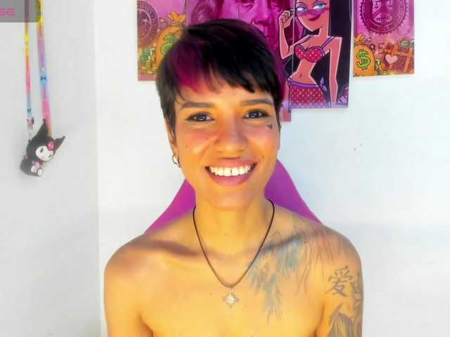 marley-luna Live Cam and Statistics on UnifiedCams