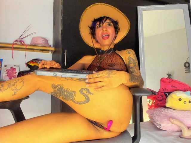 marley-luna live cam on BongaCams