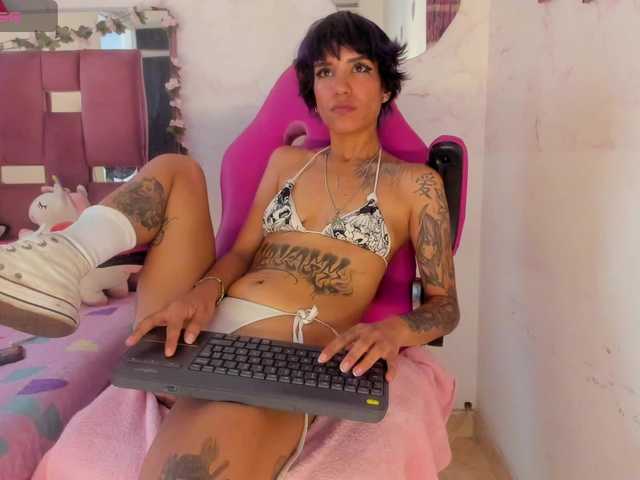 marley-luna live cam on BongaCams