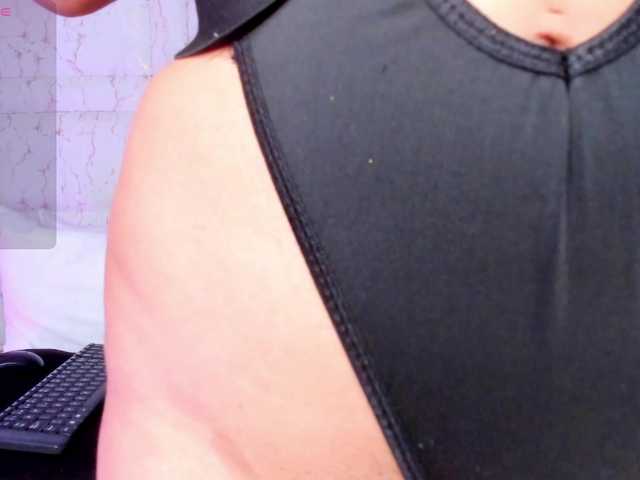 Neereth live cam on BongaCams