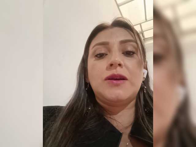 Isabellaagarcia live cam preview