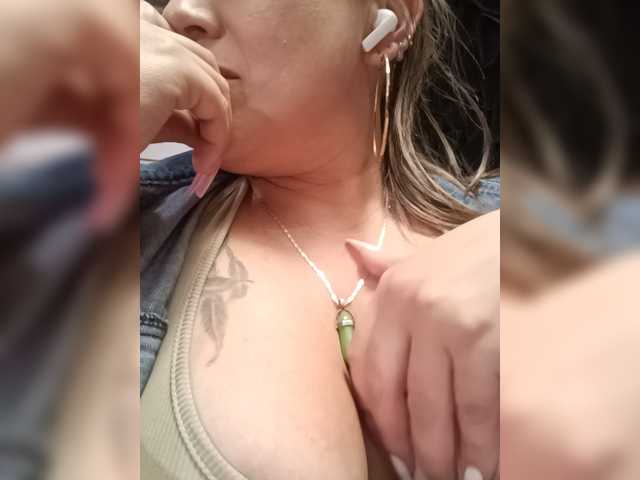 IsabellaaGarcia live cam on BongaCams