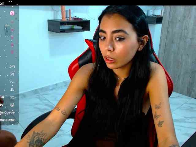 Wild_RoomXxX webcam