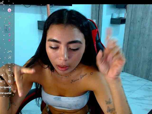 Wild_RoomXxX webcam