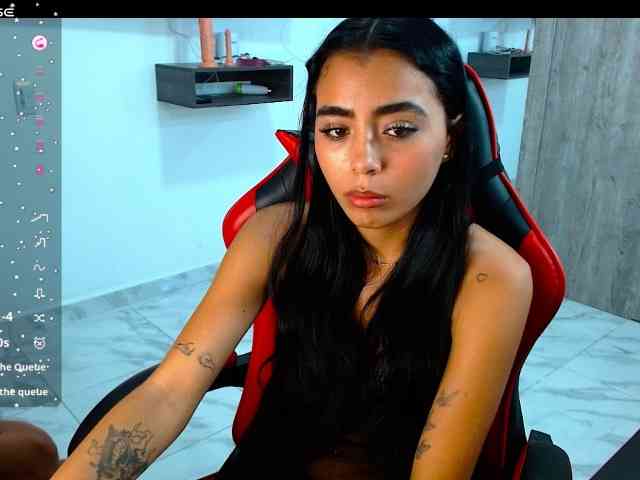 Wild_RoomXxX webcam