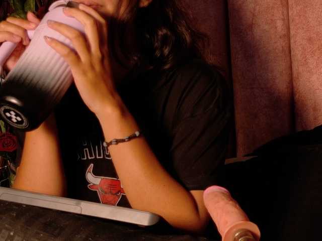 CoralineSanchez live cam on BongaCams