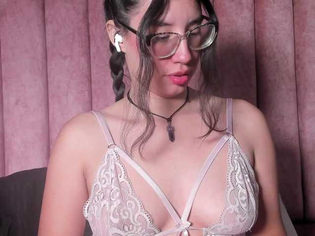 CoralineSanchez live cam on BongaCams