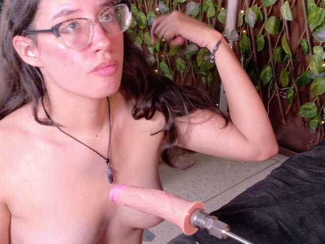 CoralineSanchez live cam on BongaCams