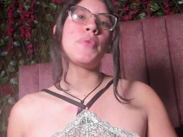 CoralineSanchez live cam on BongaCams