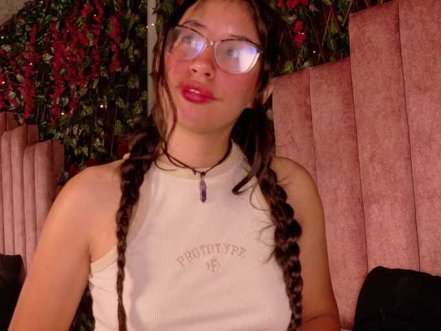CoralineSanchez live cam on BongaCams