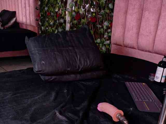 CoralineSanchez webcam