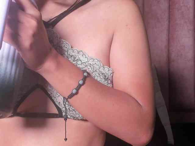 CoralineSanchez webcam